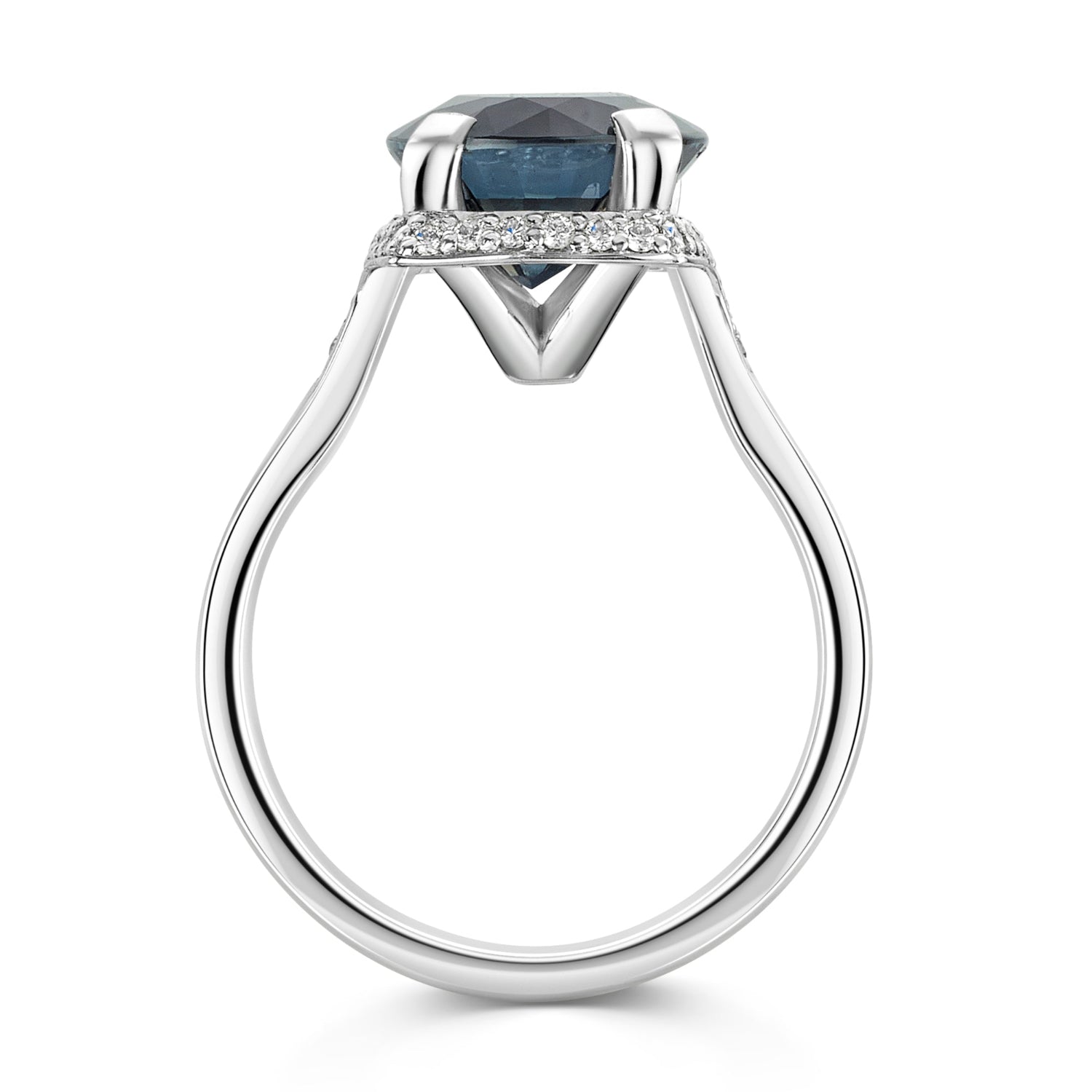 Parti sapphire in blue and grey tones, surrounded by a halo of round brilliant cur diamonds set in a platinum band on a white background - side